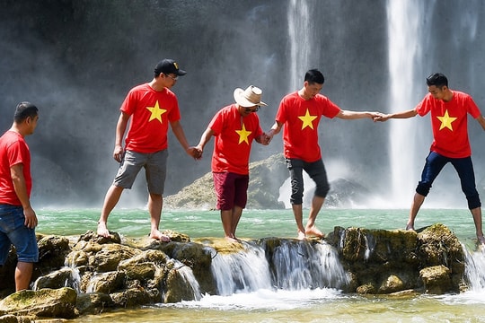 Tháng 9 và 10, mùa đẹp nhất của thác Bản Giốc