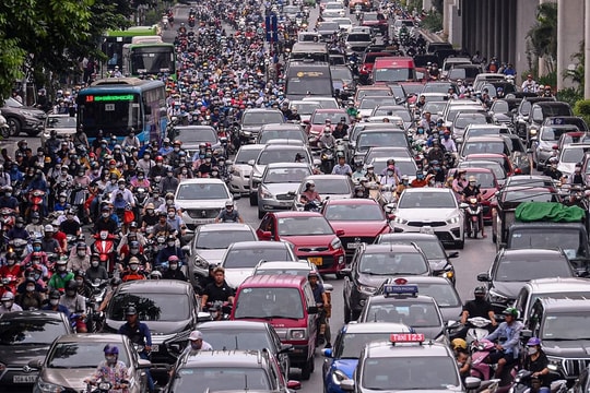 Chính phủ đốc thúc các đô thị lớn hạn chế xe cá nhân