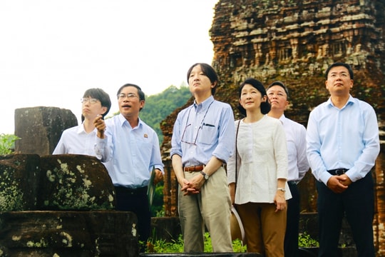 Hoàng Thái tử Nhật Bản và Công nương thăm Khu đền tháp Mỹ Sơn