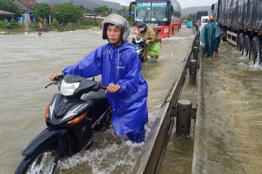 Sắp xuất hiện áp thấp nhiệt đới trên Biển Đông, miền Trung mưa lớn diện rộng