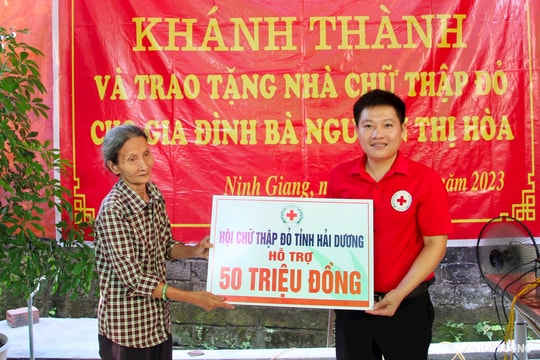 Hỗ trợ xây nhà "chữ thập đỏ" cho hộ cận nghèo ở xã Tân Hương