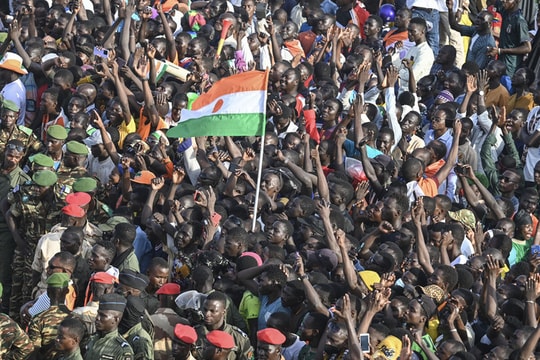 Pháp rút quân và đại sứ khỏi Niger