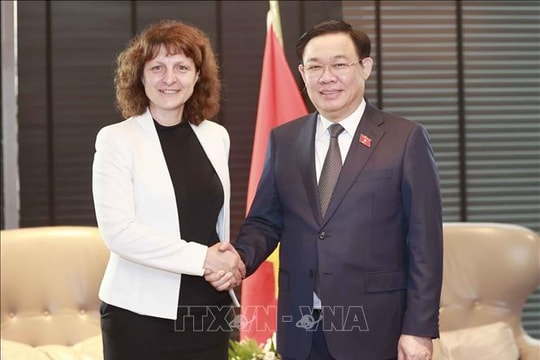 Chủ tịch Quốc hội Vương Đình Huệ tiếp lãnh đạo tập đoàn kinh tế của Bulgaria và Đan Mạch