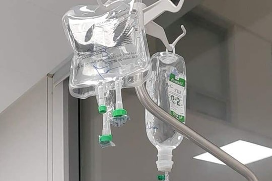 Hàng chục học sinh vùng cao bị ngộ độc do uống nước ngọt không rõ nguồn gốc
