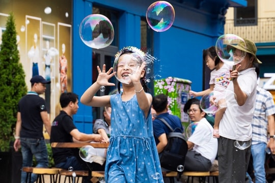 Khám phá phố đi bộ Carnaby kiểu châu Âu mới nổi ở Hà Nội