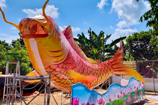 Chí Linh tất bật làm linh vật "khủng" đón Tết Trung thu