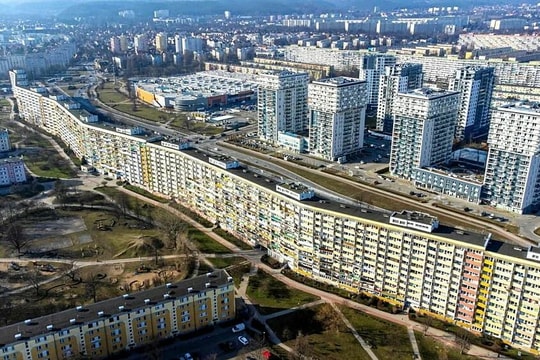 Tòa nhà dài gần 1 km ở Ba Lan