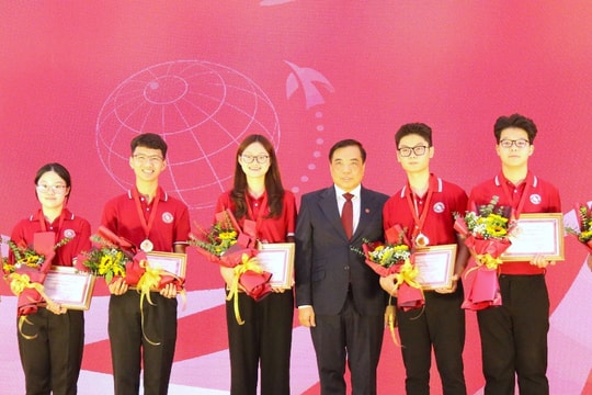 7 thủ khoa toàn quốc năm 2023 chọn học Trường đại học Ngoại thương