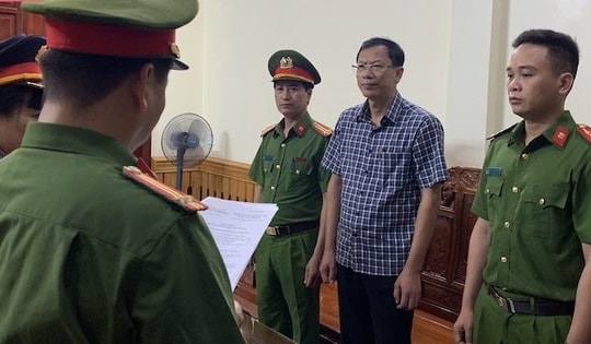 Bắt tạm giam hiệu trưởng và kế toán Trường cao đẳng Công nghiệp Thanh Hóa