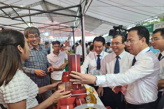 Khai mạc triển lãm trưng bày sản phẩm OCOP và sinh vật cảnh tại Festival Chí Linh
