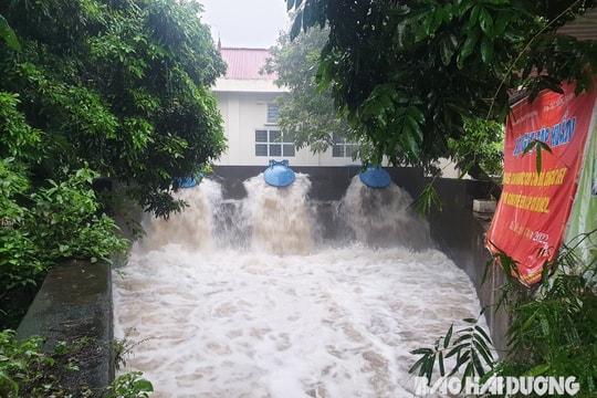 Hải Dương chủ động ứng phó mưa lớn, một số nơi bơm tiêu úng