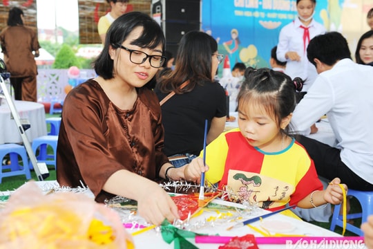 Hàng nghìn em nhỏ thích thú không gian trải nghiệm Trung thu tại Festival Chí Linh-Hải Dương
