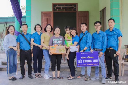 Sát cánh cùng công nhân, lao động