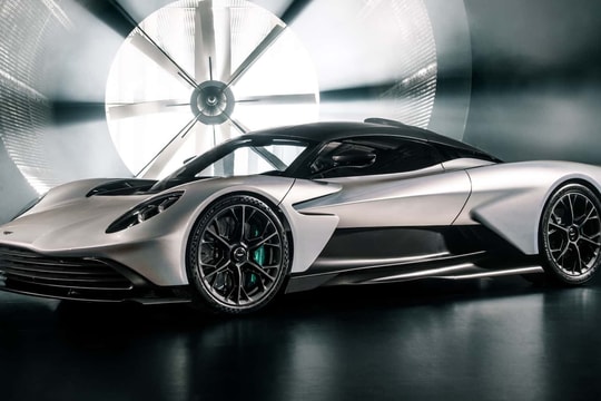 Aston Martin DBX S Ra Mắt: Phiên Bản Nâng Cấp Mạnh Mẽ Nhất Dòng DBX