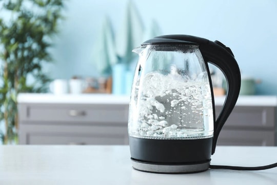 Tại sao không nên đun nước sôi lại nhiều lần?