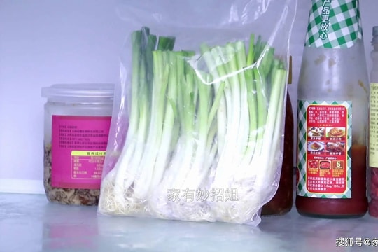 Mẹo bảo quản hành lá dùng cả năm