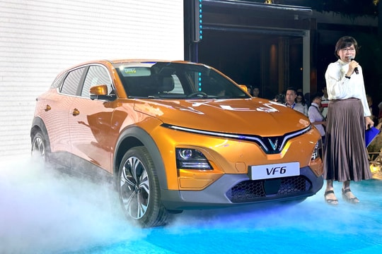 VinFast VF 6 ra mắt khách Việt, giá từ 675 triệu đồng