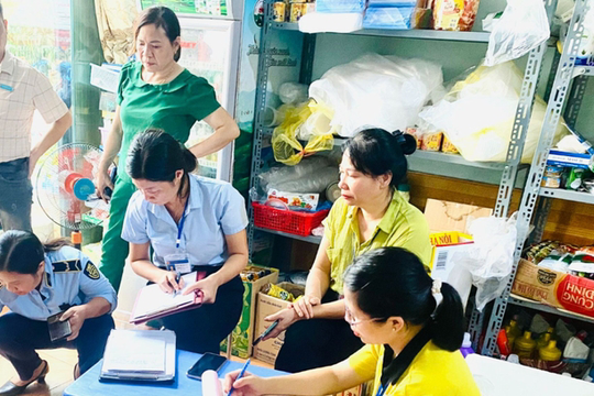Thực hành pha trà sữa trong giờ Hóa, 5 học sinh nhập viện