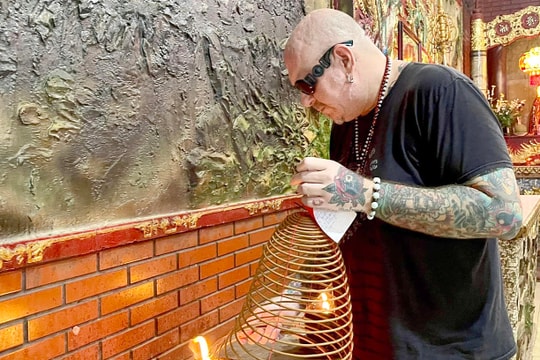 American man heals in Vietnam
