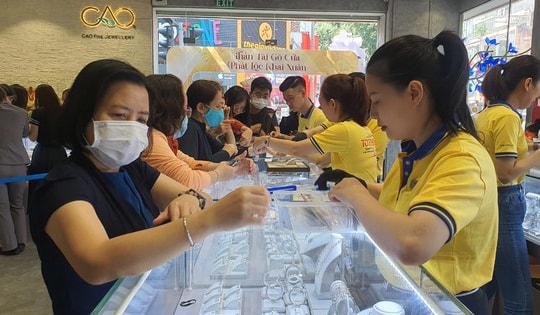 Giá vàng nhẫn rớt cả triệu đồng, nhiều người “đu đỉnh” nguy cơ lỗ nặng