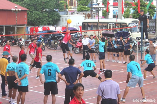 Thanh Miện tổ chức giải bóng chuyền hơi trung - cao tuổi