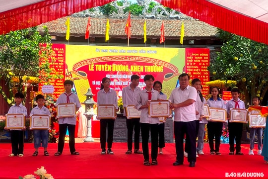 Cẩm Giàng tuyên dương nhiều điển hình thi đua "dạy tốt, học tốt"