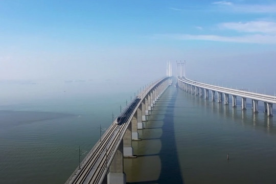 Công nghệ trên đường sắt vượt biển nhanh nhất Trung Quốc