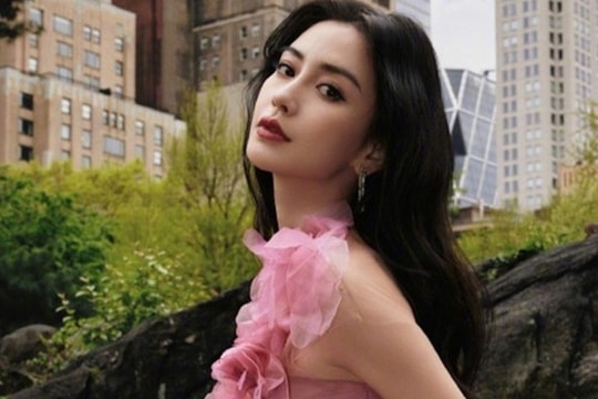 Rộ tin Angelababy bị Đài truyền hình trung ương Trung Quốc cấm sóng vì xem Lisa biểu biễn