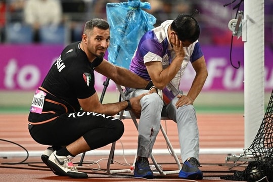 Trọng tài ASIAD 19 bị tạ ném trúng gãy chân