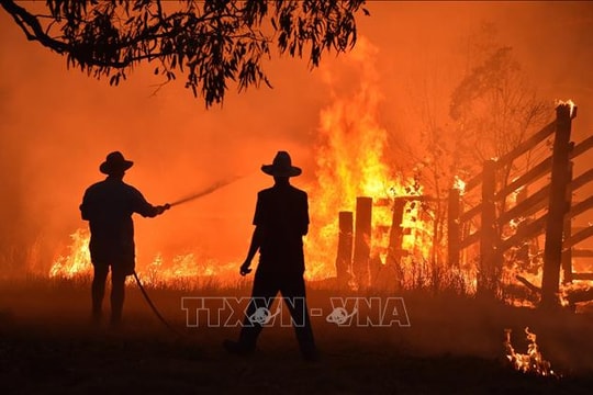 Bang Victoria của Australia ban bố hàng loạt cảnh báo cháy rừng