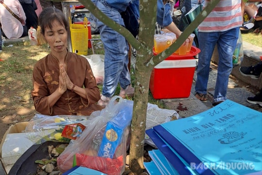 Một đối tượng tán phát tài liệu tôn giáo trái phép tại Lễ hội mùa thu Côn Sơn - Kiếp Bạc