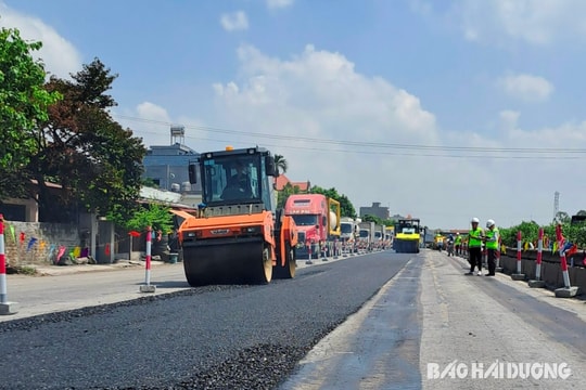 Tổ chức 2 mũi thi công sửa chữa mặt quốc lộ 5 qua Hải Dương