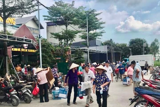 Người dân xã Minh Đức bức xúc vì mua phải hàng gia dụng giá cao