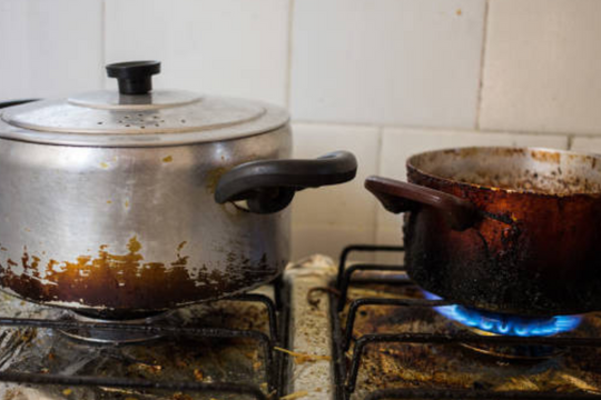 Mẹo tránh đen nồi khi dùng bếp ga