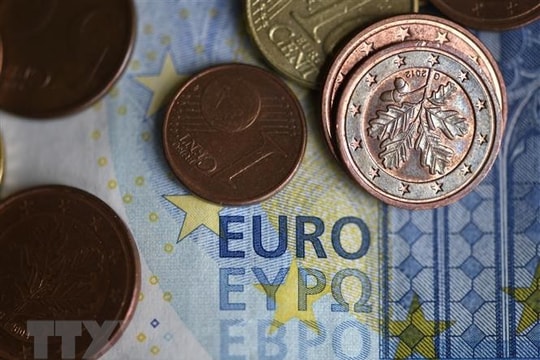 Kinh tế Eurozone đình trệ, đồng euro giảm về gần mốc 1 USD