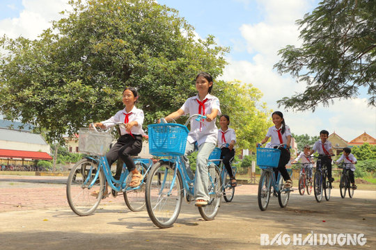 Nâng bước em tới trường