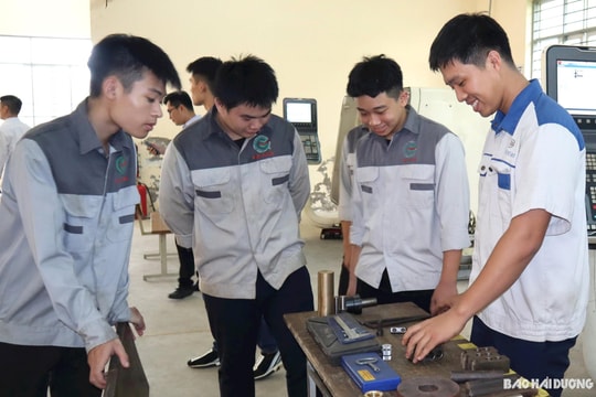 Cầm bằng nghề đi xuất khẩu lao động