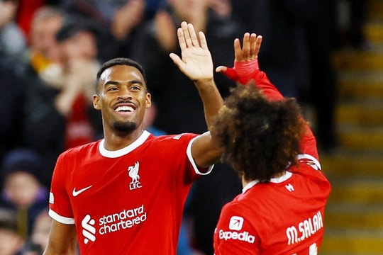 Liverpool thắng dễ ở Europa League