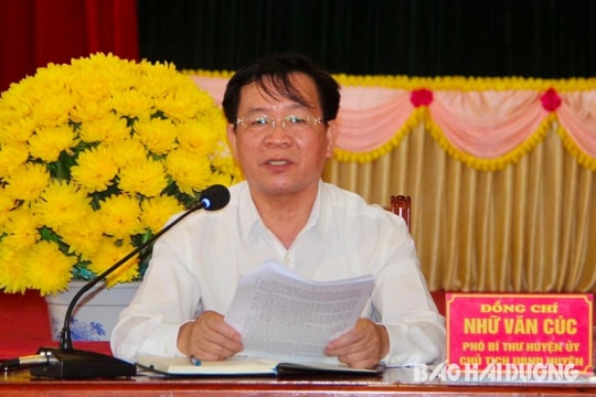 Chủ tịch UBND huyện Thanh Miện đối thoại với một số hộ ở xã Chi Lăng Bắc