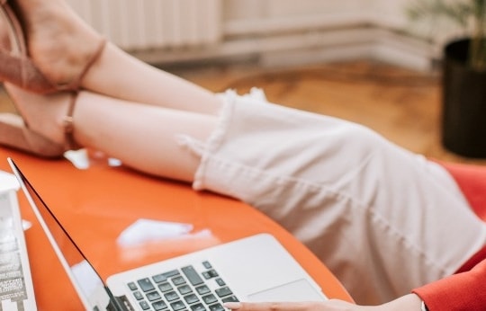 Nỗi sợ buôn chuyện của nhân viên công sở