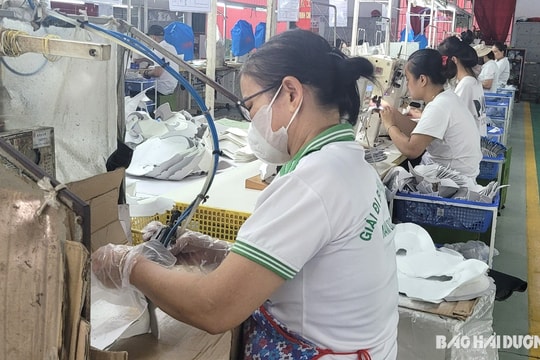 Nhiều lao động nữ ở Kim Thành làm việc trong doanh nghiệp