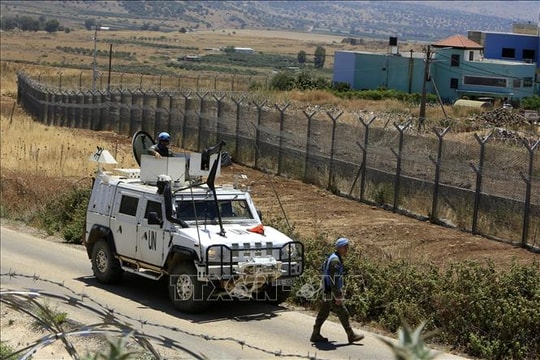 Lực lượng Israel nã pháo sang cả Liban