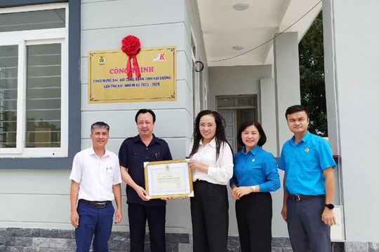Gắn biển công trình chào mừng Đại hội Công đoàn tỉnh Hải Dương lần thứ XIX