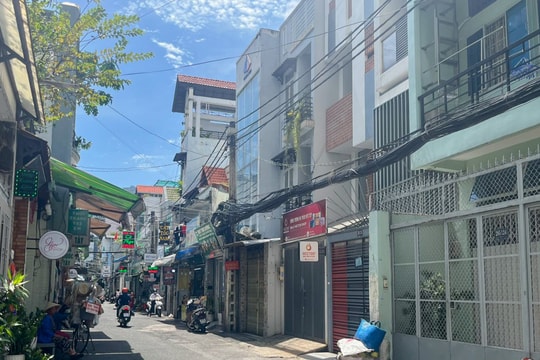 Giá nhà phố riêng lẻ giảm mạnh