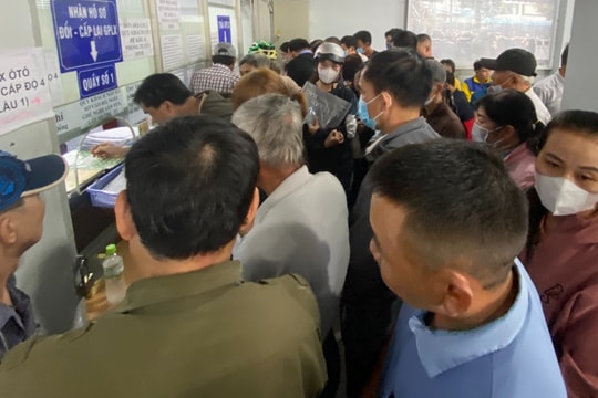 Cục Đường bộ lên tiếng về thông tin đổi giấy phép lái xe bản giấy sang thẻ PET