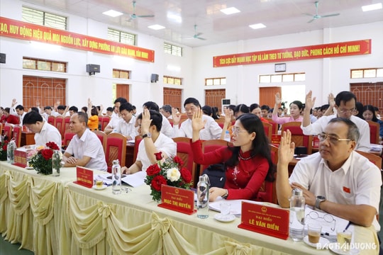 Đồng chí Bùi Xuân Lộc được bầu làm Chủ tịch HĐND thị xã Kinh Môn