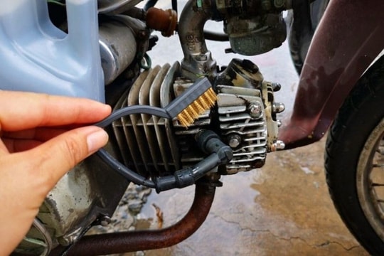 Cách tẩy trắng lốc xe máy tại nhà
