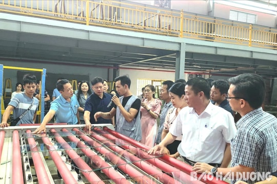 Trình diễn kỹ thuật sản xuất, gia công kính tại Cẩm Phúc