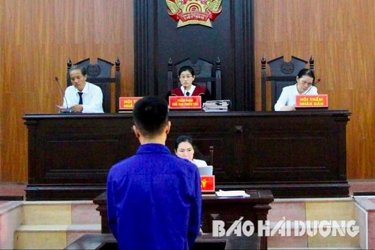 Cho mượn điện thoại, mất tiền trong tài khoản