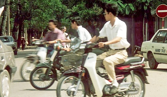 Xe máy, bản giao hưởng đời sống Việt qua con mắt nữ đạo diễn người Anh